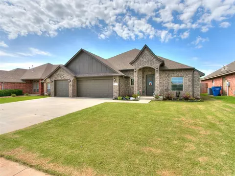 550 W Chickasaw Ct Way, Mustang, OK 73064
