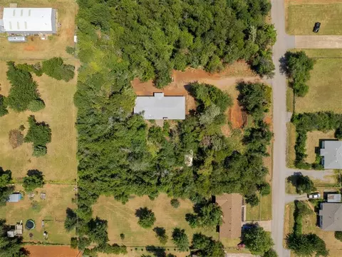 1831 E Lake Park Ln, Mustang, OK 73064