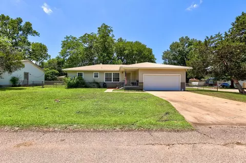 810 Sharon St, Tecumseh, OK 74873
