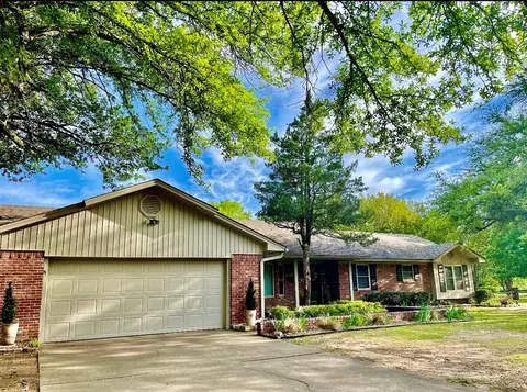 718 SE Ave M Ave, Idabel, OK 74745