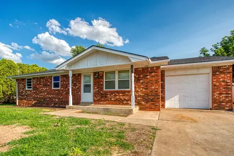 805 W F St, Okeene, OK 73763