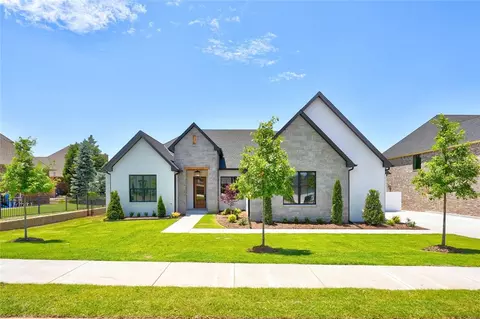 2901 Sandstone Rdg, Edmond, OK 73034