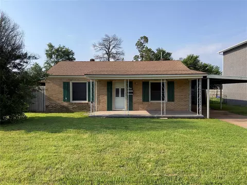 304 E Harmon Dr, Midwest City, OK 73110