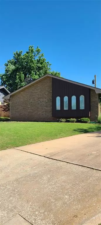 3711 Bella Vista Dr, Midwest City, OK 73110