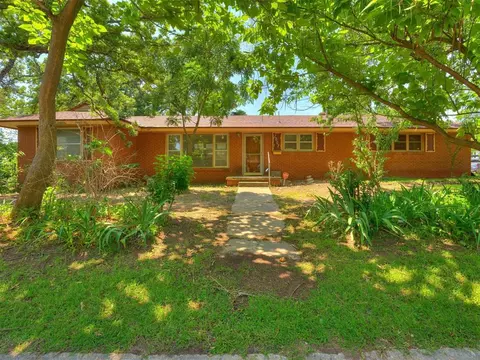 2807 N College Ave, Bethany, OK 73008