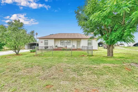 901 E Tyler St, Mangum, OK 73554