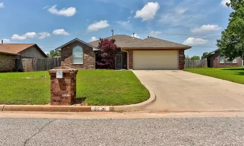 10209 S Hillcrest Dr, Oklahoma City, OK 73159