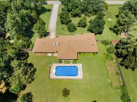 808 S Chuckwagon Dr, Mustang, OK 73064