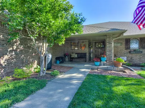 157 E Vail Dr, Yukon, OK 73099 photo 4