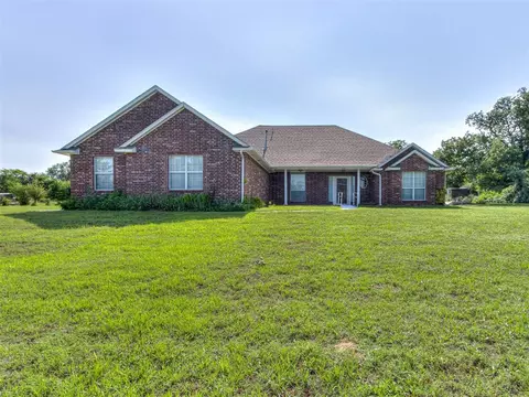 605 N Cedar Dr, Midwest City, OK 73130