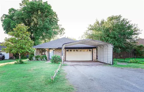 1723 N 4th St, Sayre, OK 73662