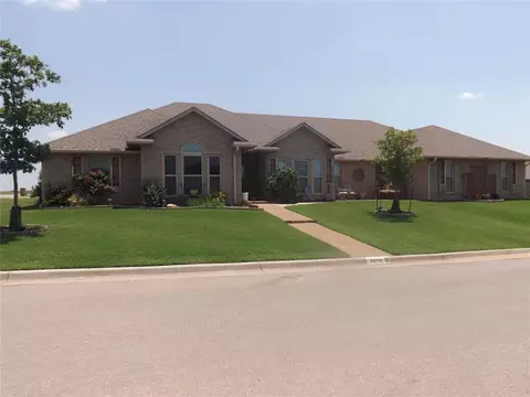 1800 Lynx Ln, Altus, OK 73521