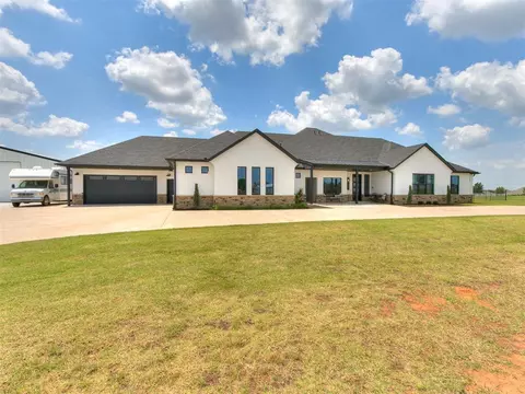 2801 W Simmons Rd, Edmond, OK 73034
