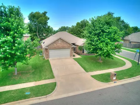 229 Evie Pl, Moore, OK 73160