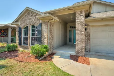 905 Bear Mountain Dr, Norman, OK 73069