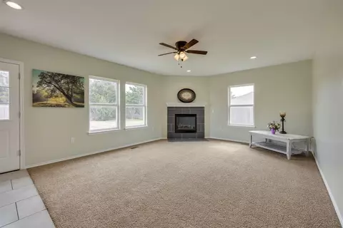 9472 Woodchuck Ct, Edmond, OK 73034