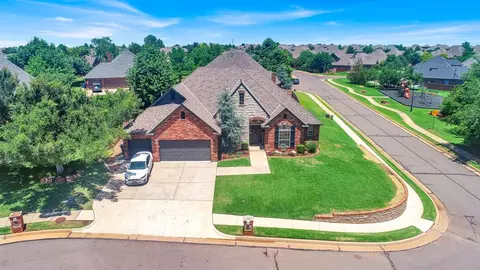 4309 Secretariat Ln, Edmond, OK 73025