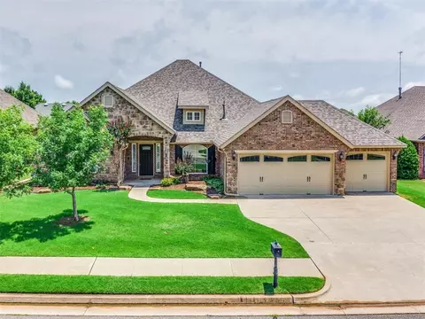 3900 Lockhart Dr, Edmond, OK 73013