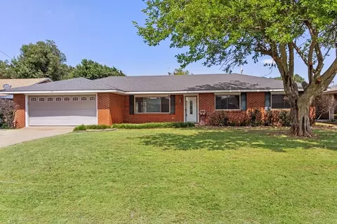 125 N Max St, Hinton, OK 73047