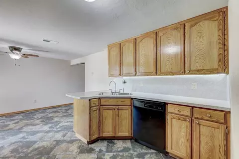 2118 Lakecrest Dr, Moore, OK 73170 photo 9