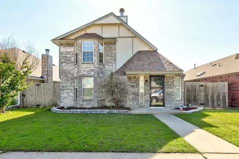 2118 Lakecrest Dr, Moore, OK 73170