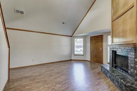 2118 Lakecrest Dr, Moore, OK 73170 photo 4