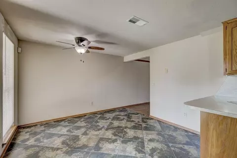 2118 Lakecrest Dr, Moore, OK 73170 photo 7