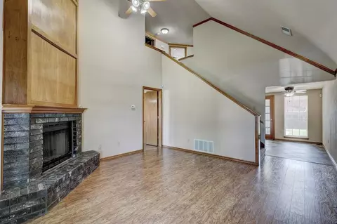 2118 Lakecrest Dr, Moore, OK 73170 photo 5