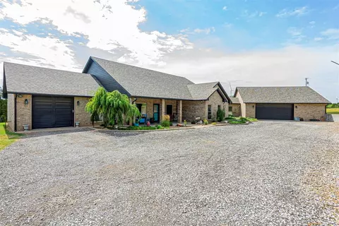 10382 S Highway 54 Hwy, Weatherford, OK 73096