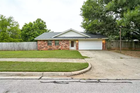 846 Peregrine Dr, Norman, OK 73072