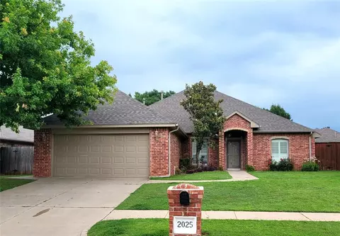 2025 Cedar Pointe Cir, Edmond, OK 73003