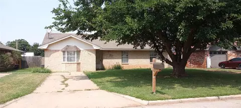 1203 E Katy Dr, Altus, OK 73521