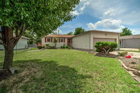 5 Shirley Ln, Edmond, OK 73003