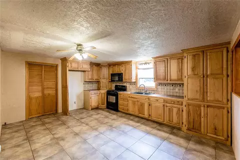 306 E 6th St, Leedey, OK 73654 photo 6
