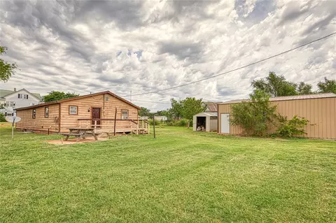 306 E 6th St, Leedey, OK 73654 photo 4