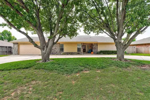 10904 Bluff Creek Dr, Oklahoma City, OK 73162