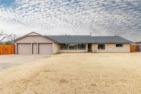 917 NW 32nd St, Moore, OK 73160