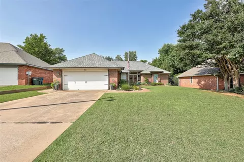 1112 Providence Ct, Edmond, OK 73003