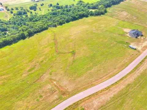 9700 Emery Ln, Mustang, OK 73064
