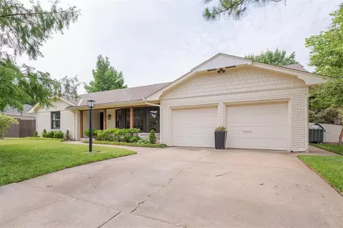 1608 Glenbrook Ter, Nichols Hills, OK 73116