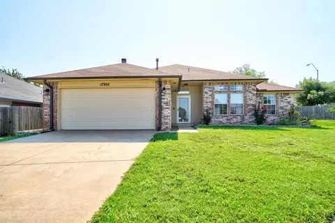 17904 Scarlet Oak Ln, Edmond, OK 73012