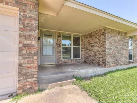 1512 N Janeway Ave, Moore, OK 73160