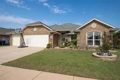 9101 Ians Pl, Moore, OK 73160