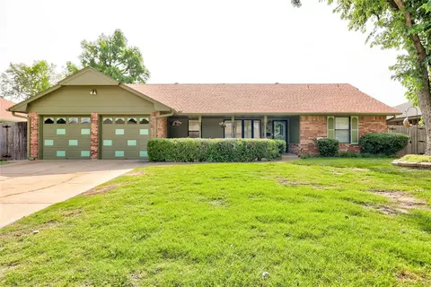 2304 Fox Ave, Moore, OK 73160