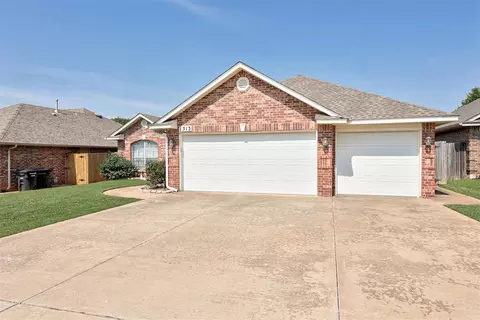513 Madeline Ln, Moore, OK 73160