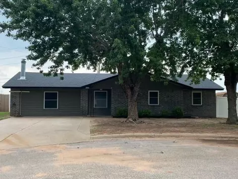 2004 Ridgeway St, Weatherford, OK 73096