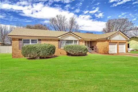 119 S Ash St, Erick, OK 73645 photo 2
