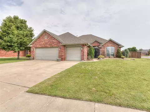 833 Carol Ann Pl, Moore, OK 73160