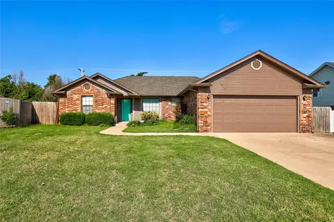 1717 Honeysuckle Ln, Midwest City, OK 73130