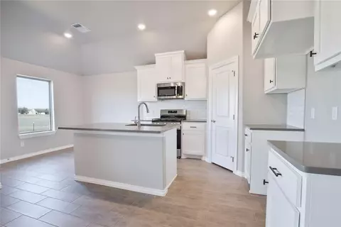 3917 Lynne Ave, Edmond, OK 73012
